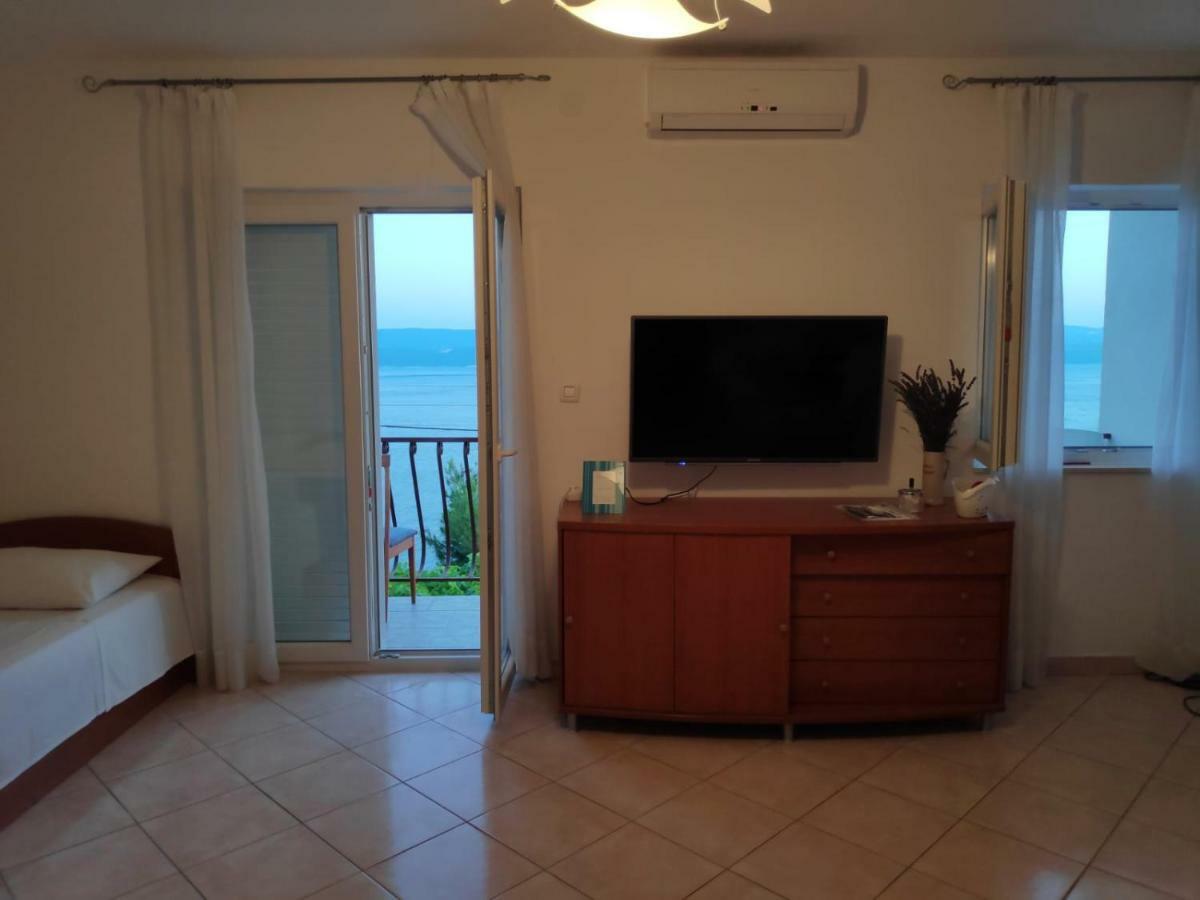 Apartmani Mara I Kata Omiš Exterior foto